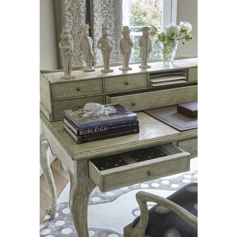 Arles Desk
